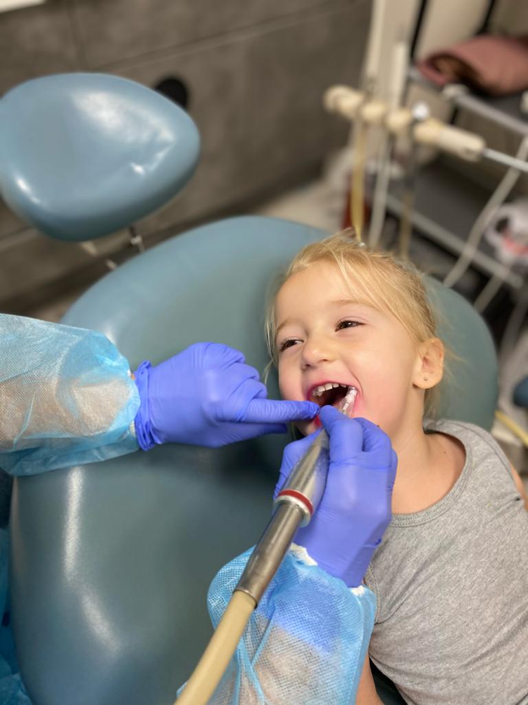 6 Most asked questions regarding kids flossing